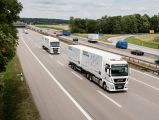 db-schenker-a-man-platooning-1